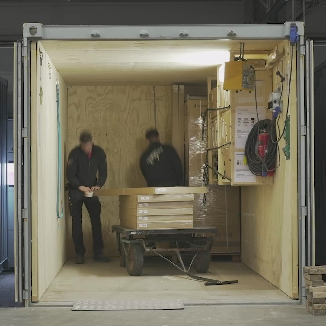 Film på Holgers Byggvarulogistik med Container för byggare och fastighetsbolag. Filmen är 16 sekunder lång.